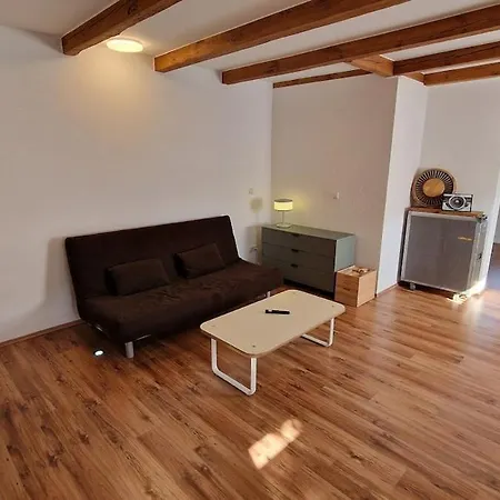 On A Three-sided Courtyard With Garden Apartment Cottbus