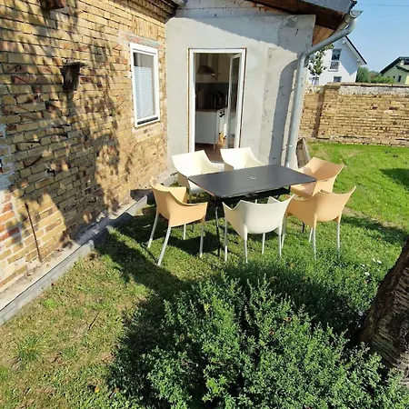 Apartment On A Three-sided Courtyard With Garden Cottbus